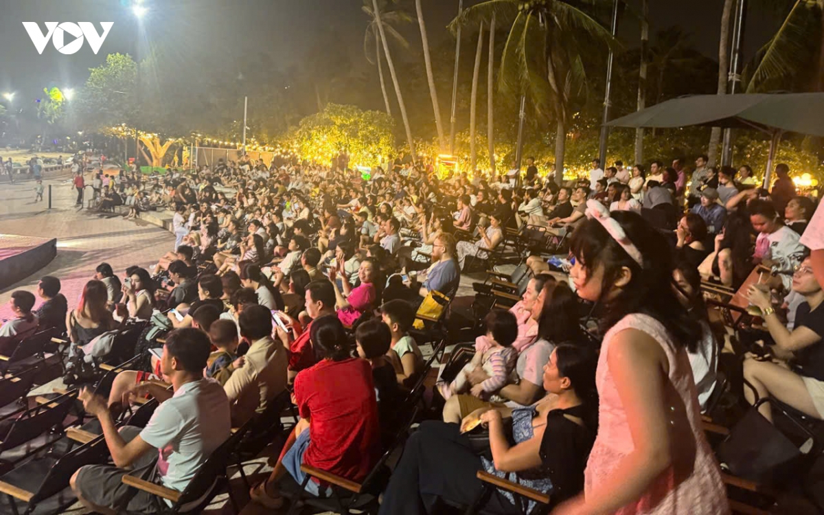 Các địa phương ven biển TP.HCM tìm cách giữ sức hút mùa thấp điểm