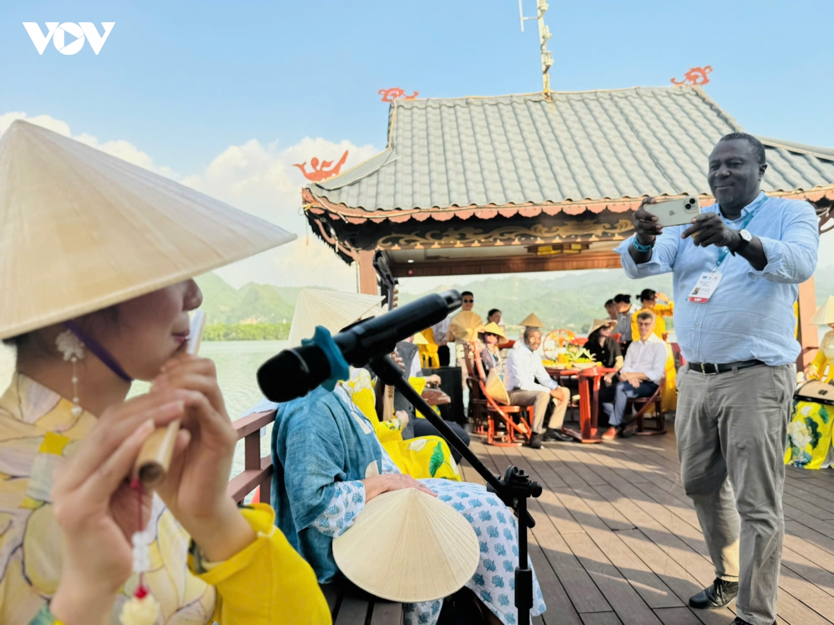 ninh binh don doan dai bieu Doi thoai chau A-tbd ve di san va tinh xac thuc hinh anh 5