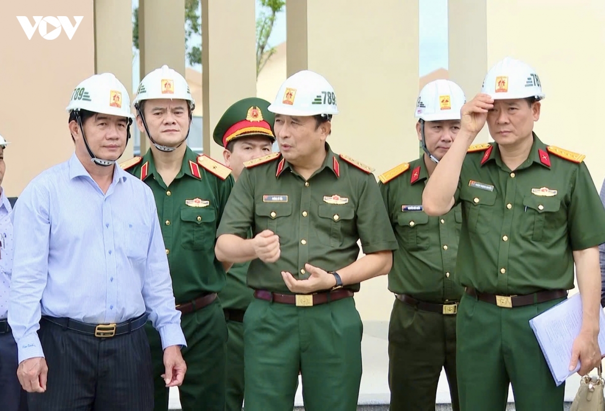 Thượng tướng Phùng Sĩ Tấn kiểm tra Trường nội trú Ea Rốk, Đắk Lắk
