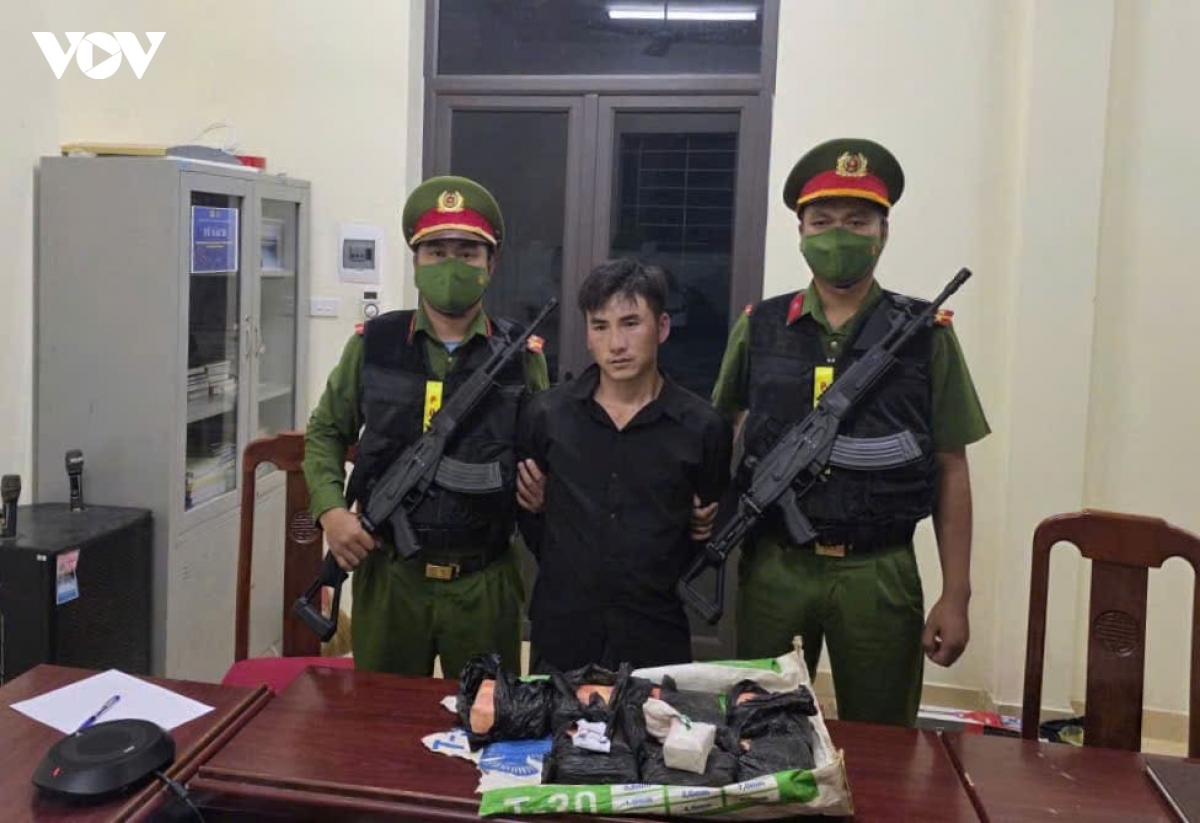 khen thuong luc luong pha thanh cong chuyen an, thu giu 7 banh ma tuy tong hop hinh anh 2