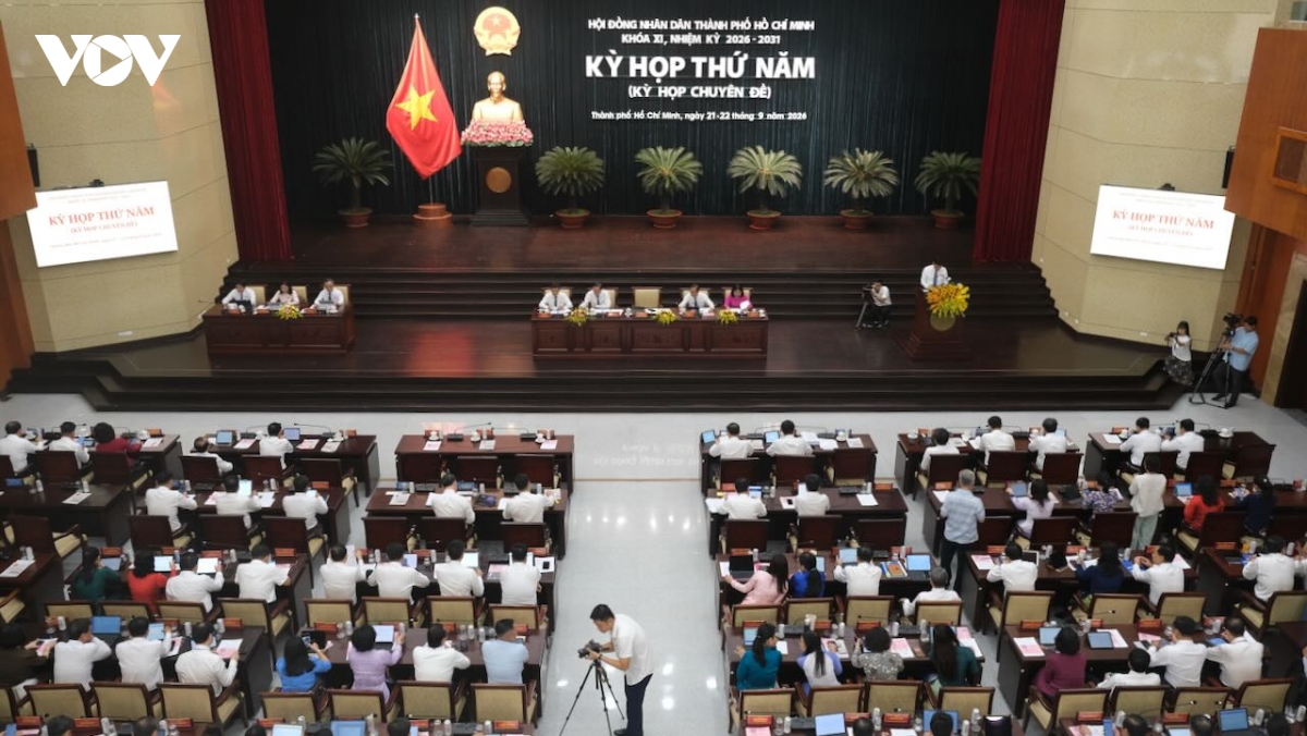 bi thu thanh uy tp.hcm yeu cau cham dut xin y kien long vong giua cac so nganh hinh anh 2