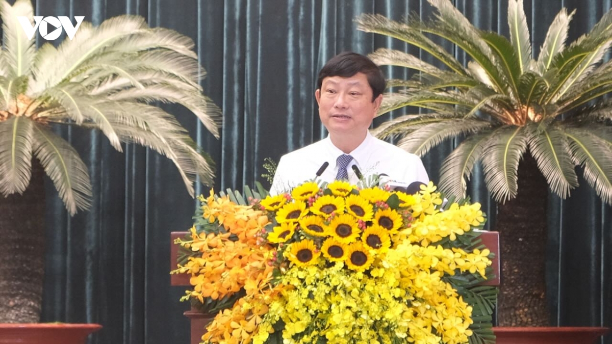 bi thu thanh uy tp.hcm yeu cau cham dut xin y kien long vong giua cac so nganh hinh anh 3