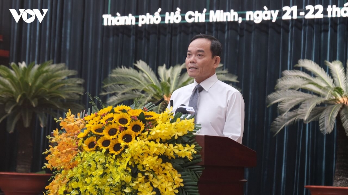 bi thu thanh uy tp.hcm yeu cau cham dut xin y kien long vong giua cac so nganh hinh anh 1