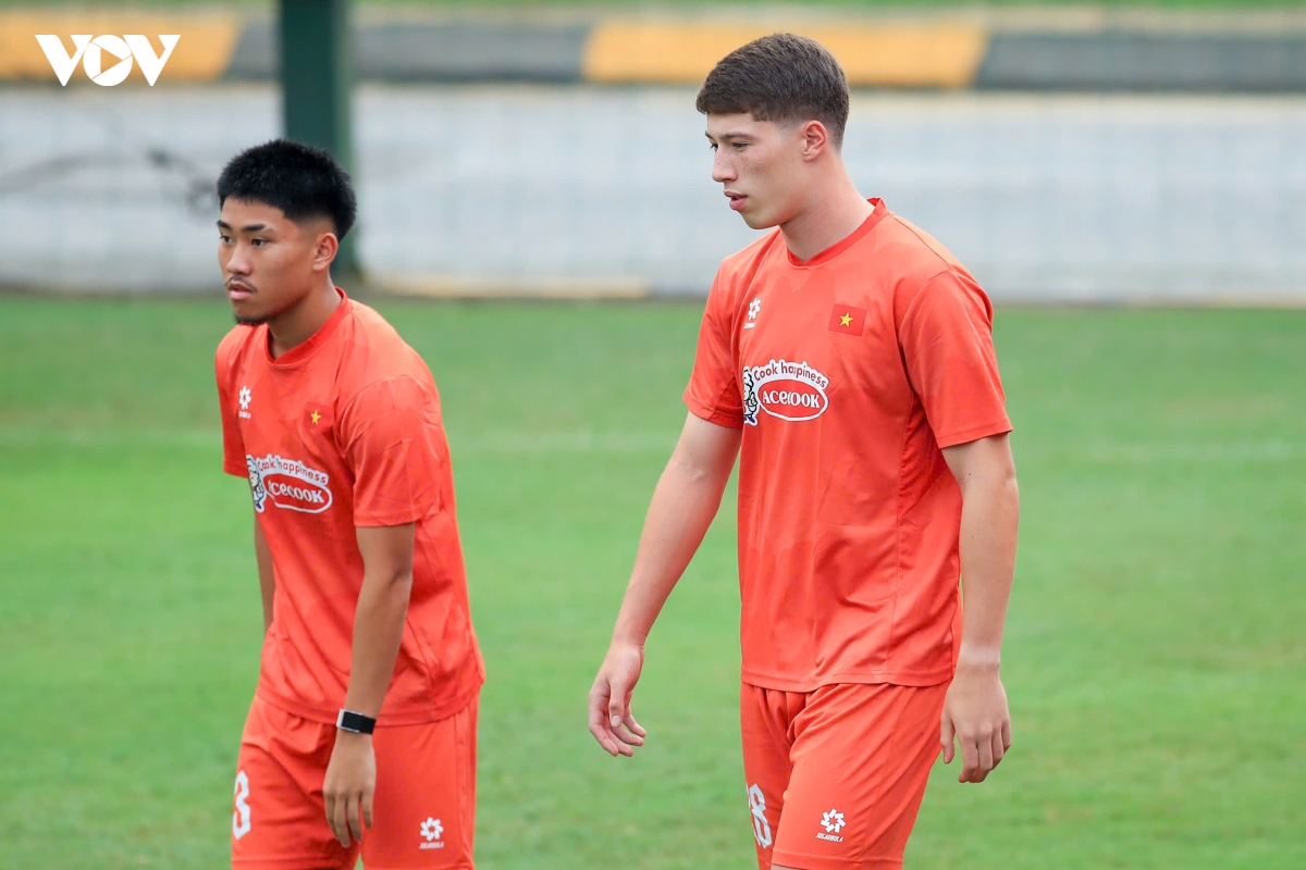 hlv kim sang sik nhan tin khong vui tu hoang Duc truoc them fifa asean cup 2026 hinh anh 7