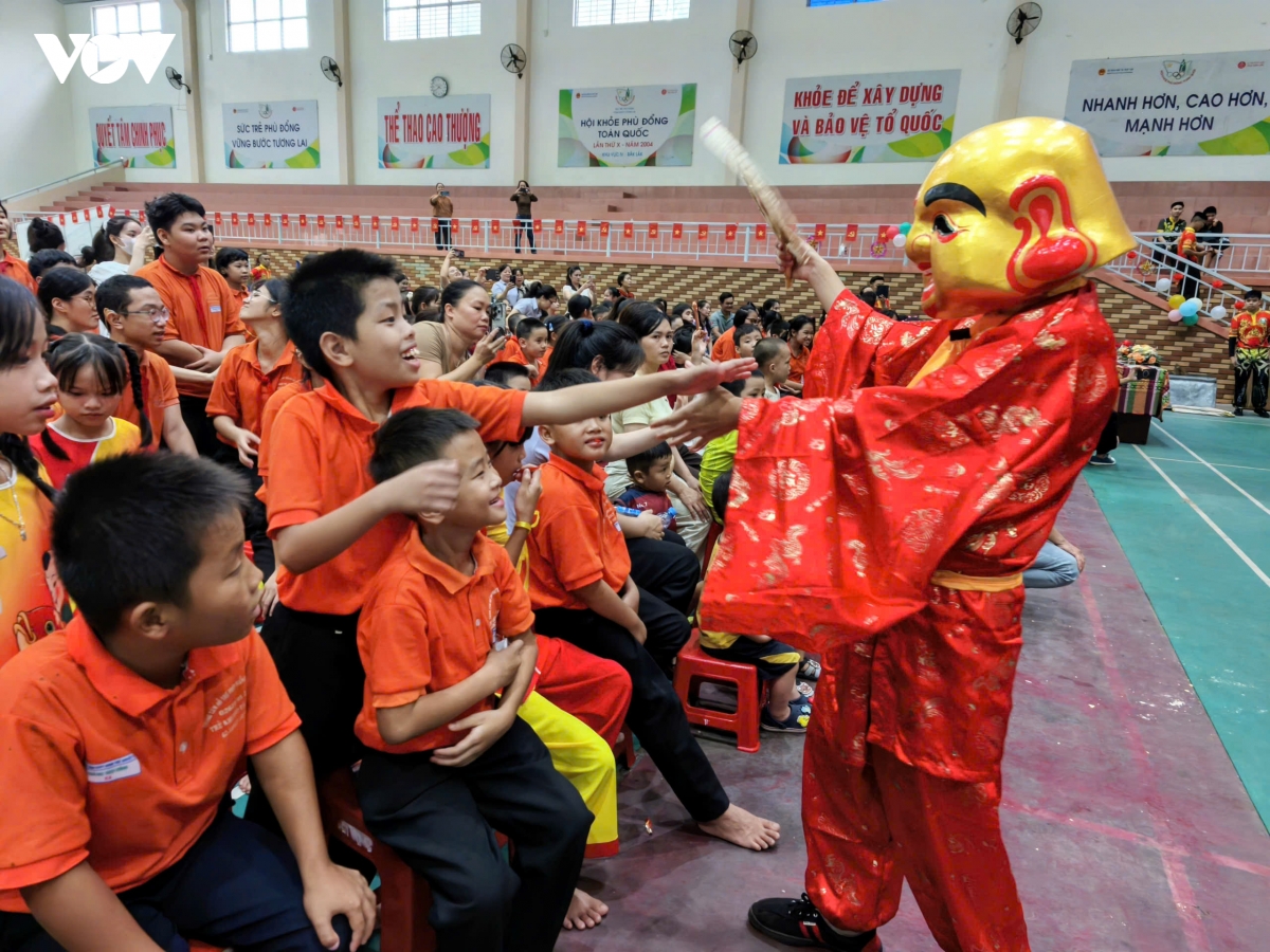 Chắp cánh niềm vui Trung thu cho trẻ khuyết tật tại Đắk Lắk