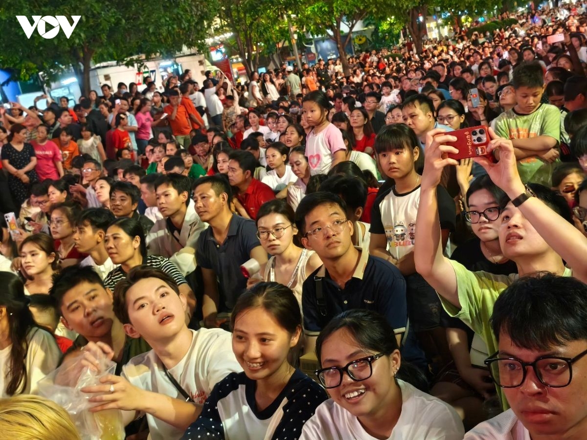 tp.hcm ruc ro sac mau nghe thuat mung quoc khanh hinh anh 4