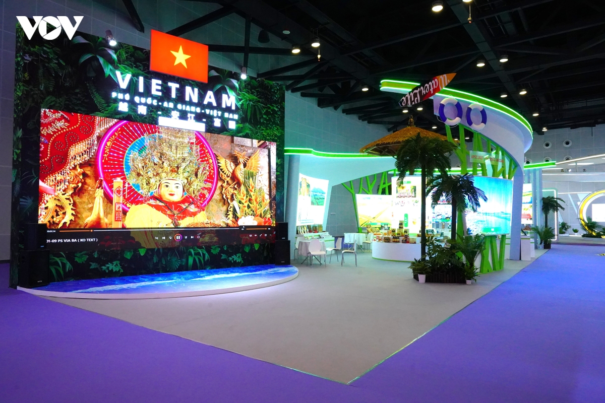 gian-hang-quoc-gia-viet-nam-voi-chu-de-thanh-pho-dep-do-tinh-an-giang-dam-nhan-1.jpg