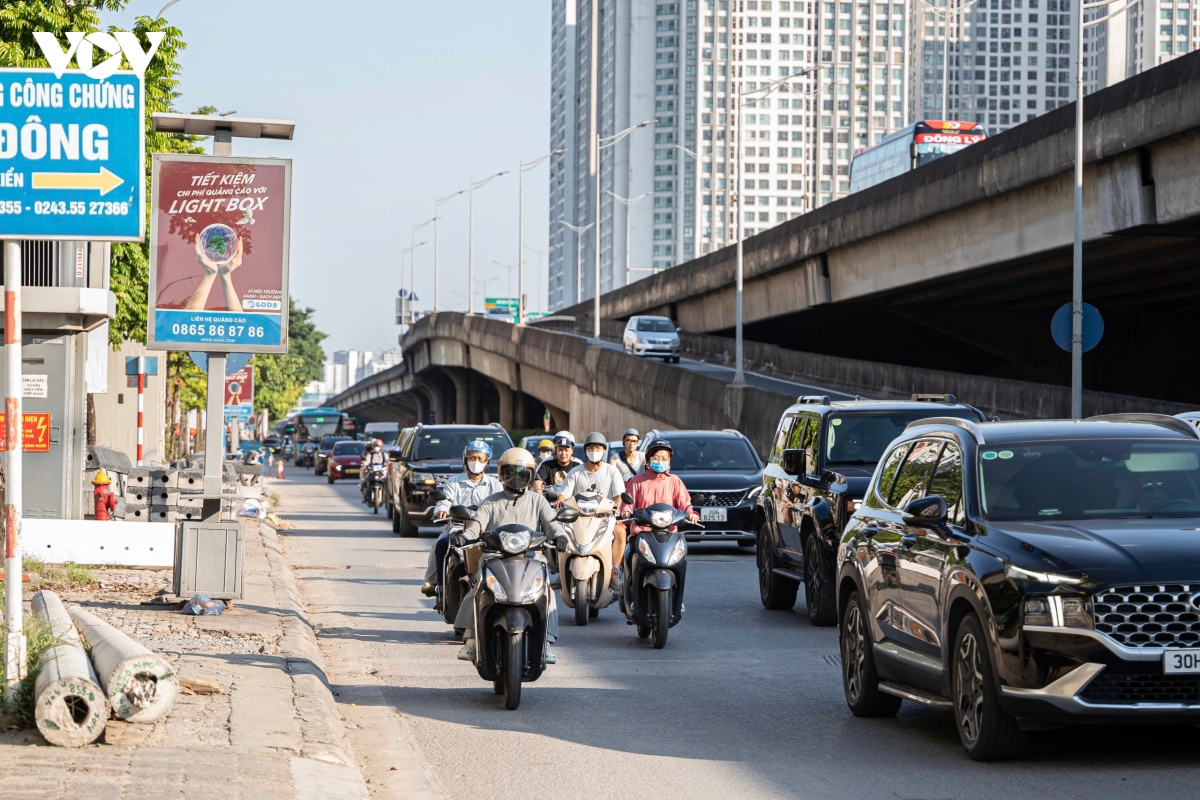 het nghi le 2 9, nguoi dan met moi vi nang nong tren duong tro lai ha noi hinh anh 10