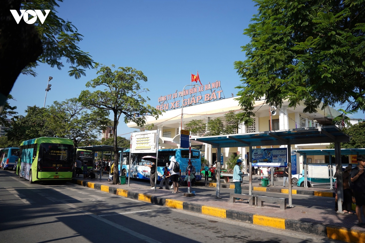 het nghi le 2 9, nguoi dan met moi vi nang nong tren duong tro lai ha noi hinh anh 1