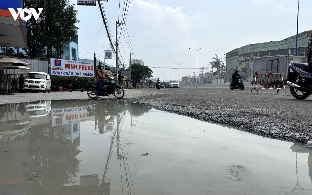 nhieu ho dan ven quoc lo 13 buc xuc khi nen duong duoc nang cao ca met hinh anh 3