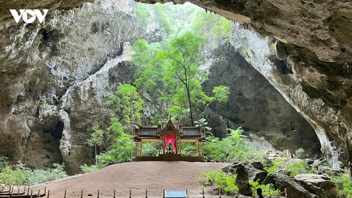 thai lan dat muc tieu thu hon 11 ty baht tu du khach trung quoc dip tuan le vang hinh anh 1