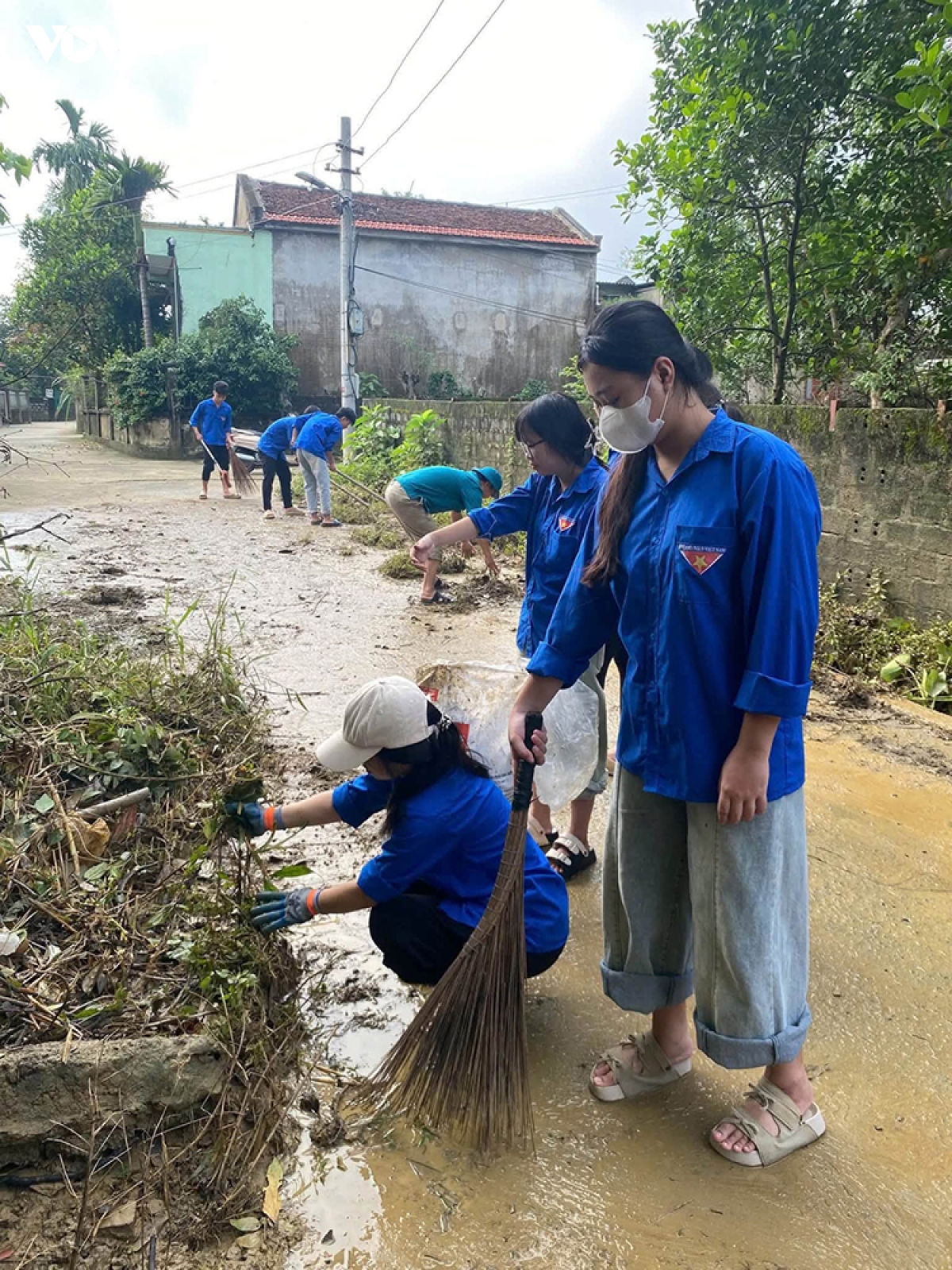 thanh hoa hang nghin luot can bo, chien si ho tro nhan dan khac phuc mua lu hinh anh 3