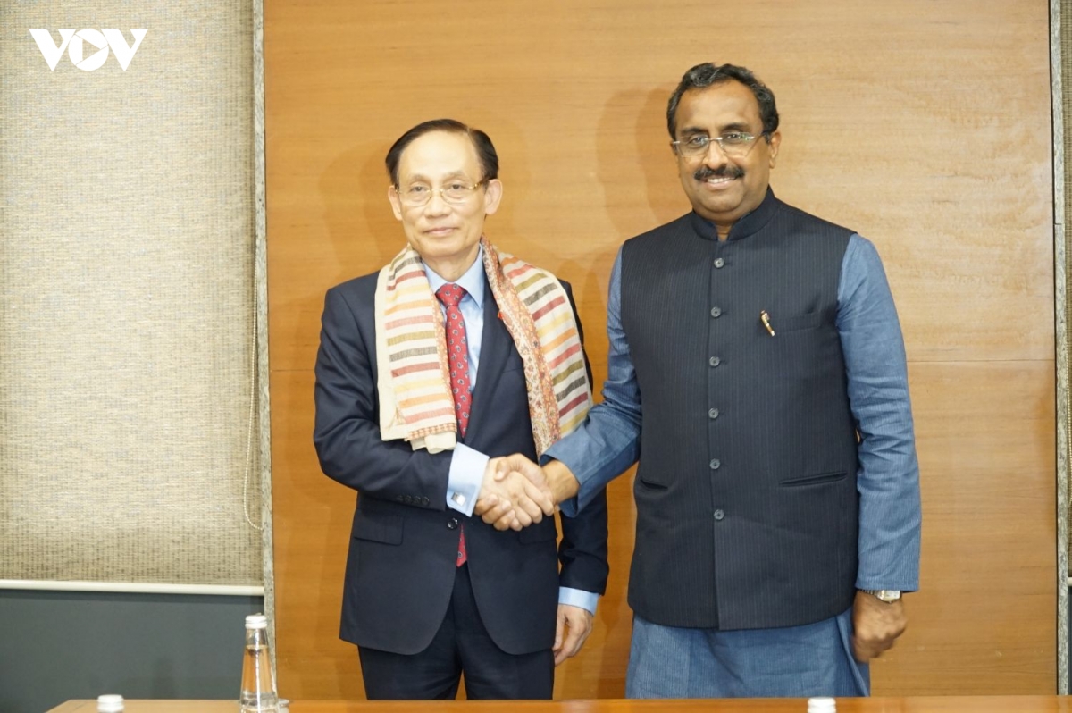 bo truong le hoai trung gap pho chu tich Dang nhan dan An Do bjp hinh anh 1
