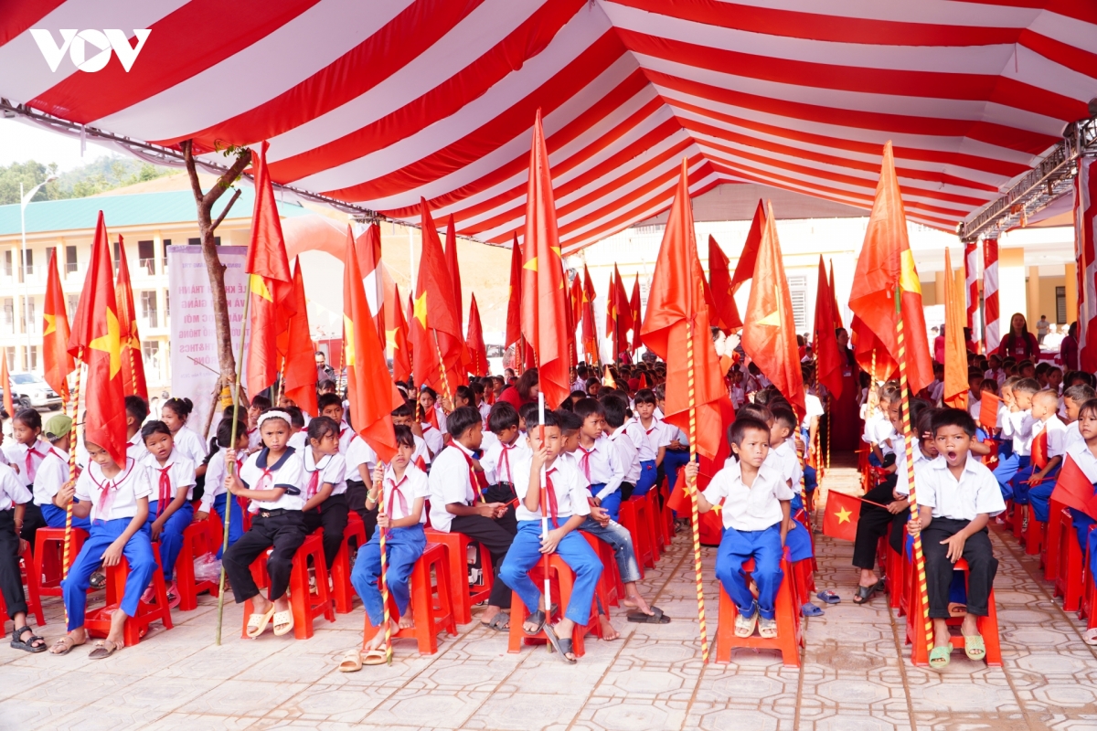 Rộn ràng khai giảng năm học mới ở miền Trung