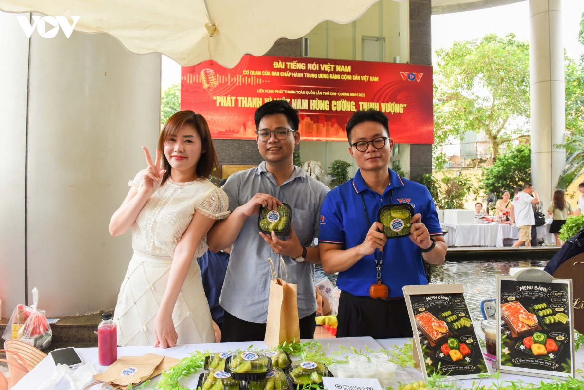 tung bung hoi cho ky niem 81 nam thanh lap Dai tieng noi viet nam hinh anh 7