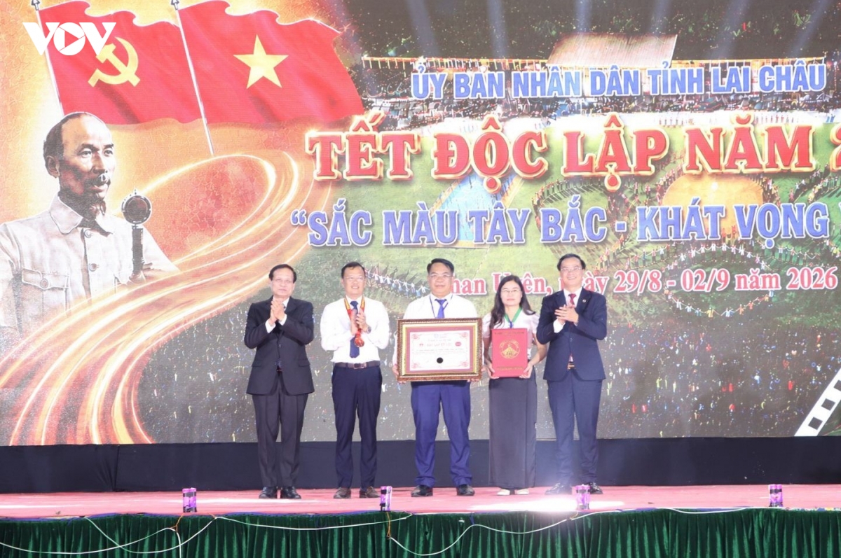 than uyen xac lap ky luc viet nam ve chuoi vong xoe doan ket hinh anh 3