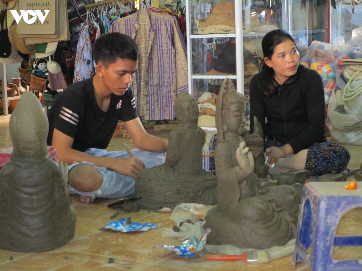 le hoi gom bau truc - dau an van hoa cham hinh anh 4