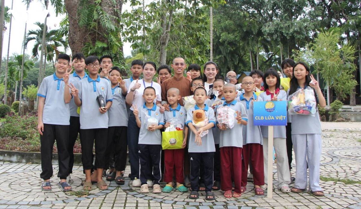 22 nam lan toa nu cuoi dem trang cho tre em kho khan hinh anh 3