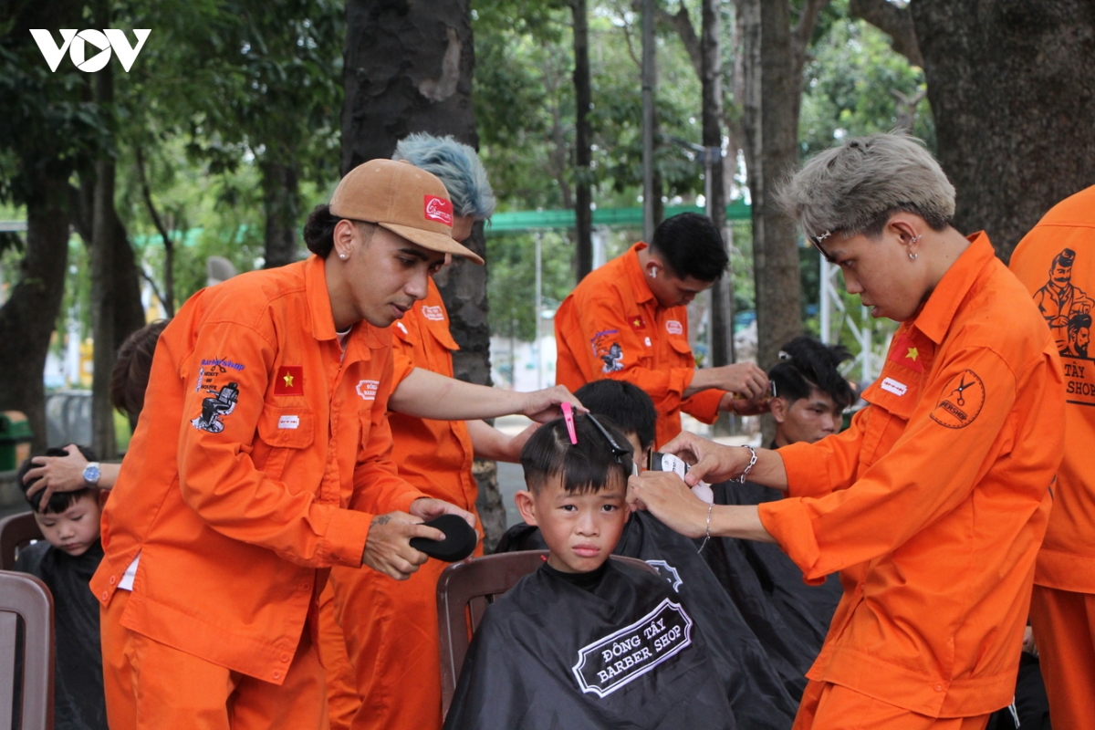 22 nam lan toa nu cuoi dem trang cho tre em kho khan hinh anh 5