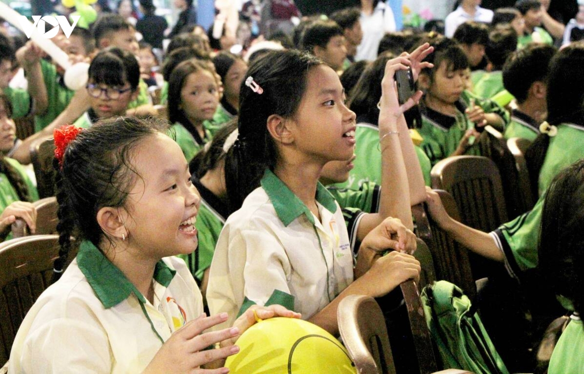 22 nam lan toa nu cuoi dem trang cho tre em kho khan hinh anh 11