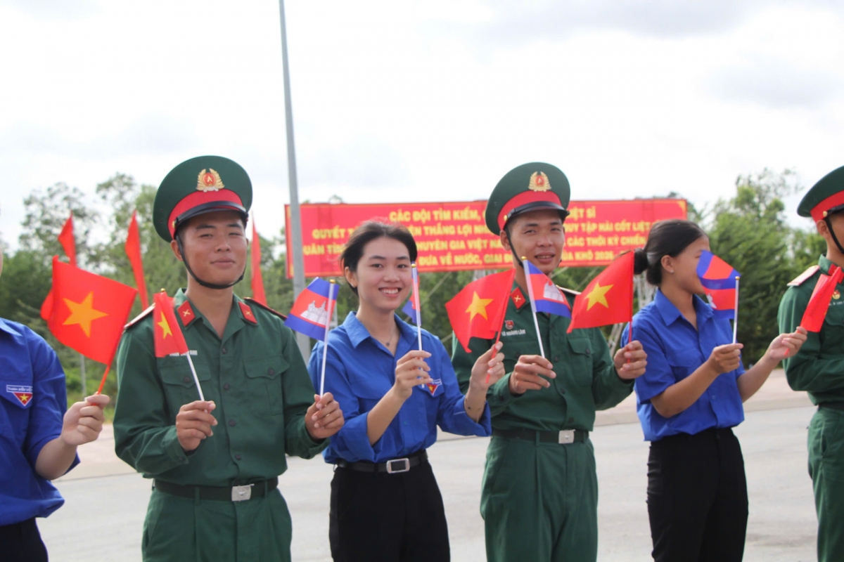 tien Doi k len duong, tiep noi hanh trinh tim dong doi tren dat campuchia hinh anh 14