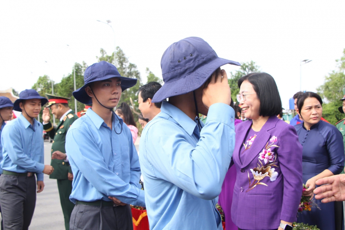 tien Doi k len duong, tiep noi hanh trinh tim dong doi tren dat campuchia hinh anh 2