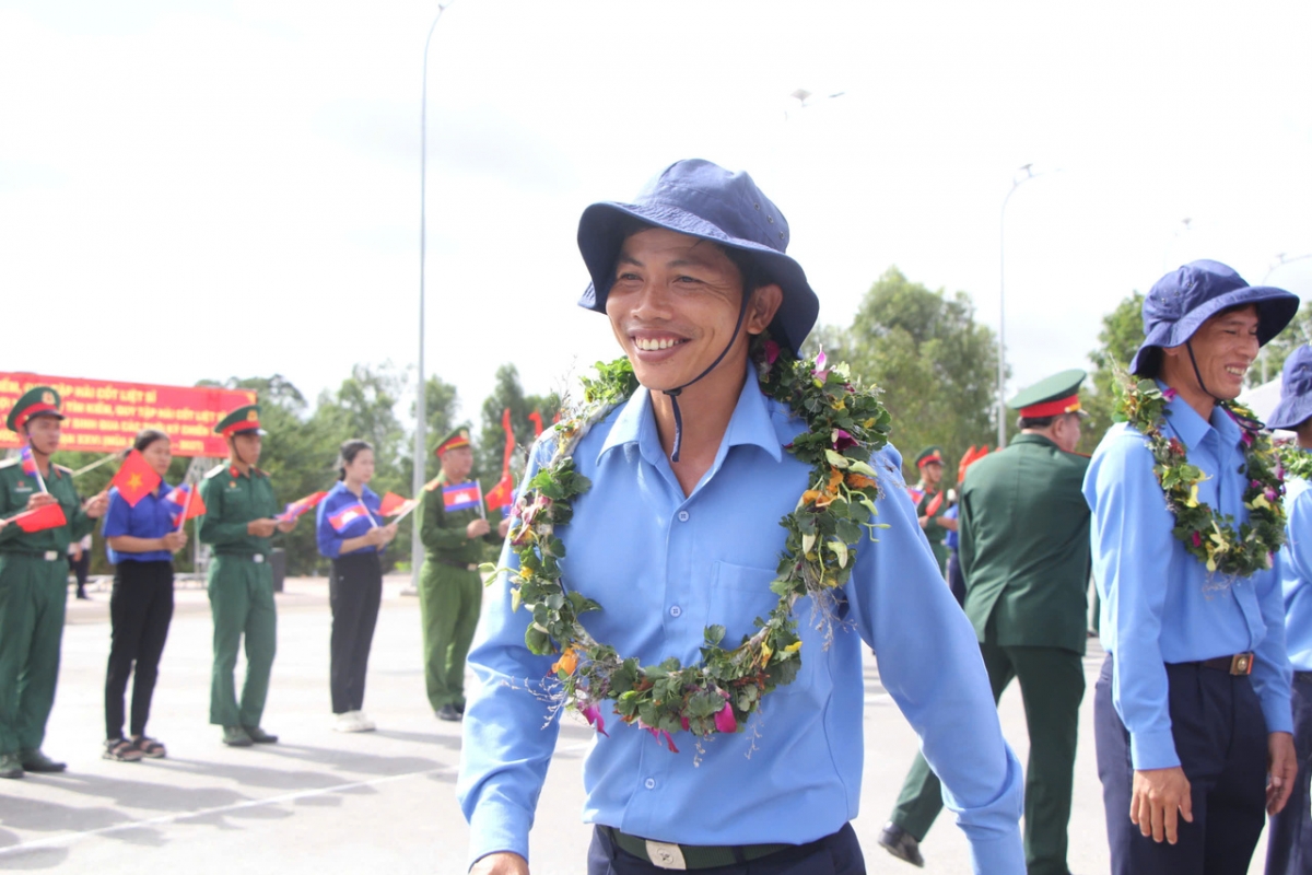 tien Doi k len duong, tiep noi hanh trinh tim dong doi tren dat campuchia hinh anh 4