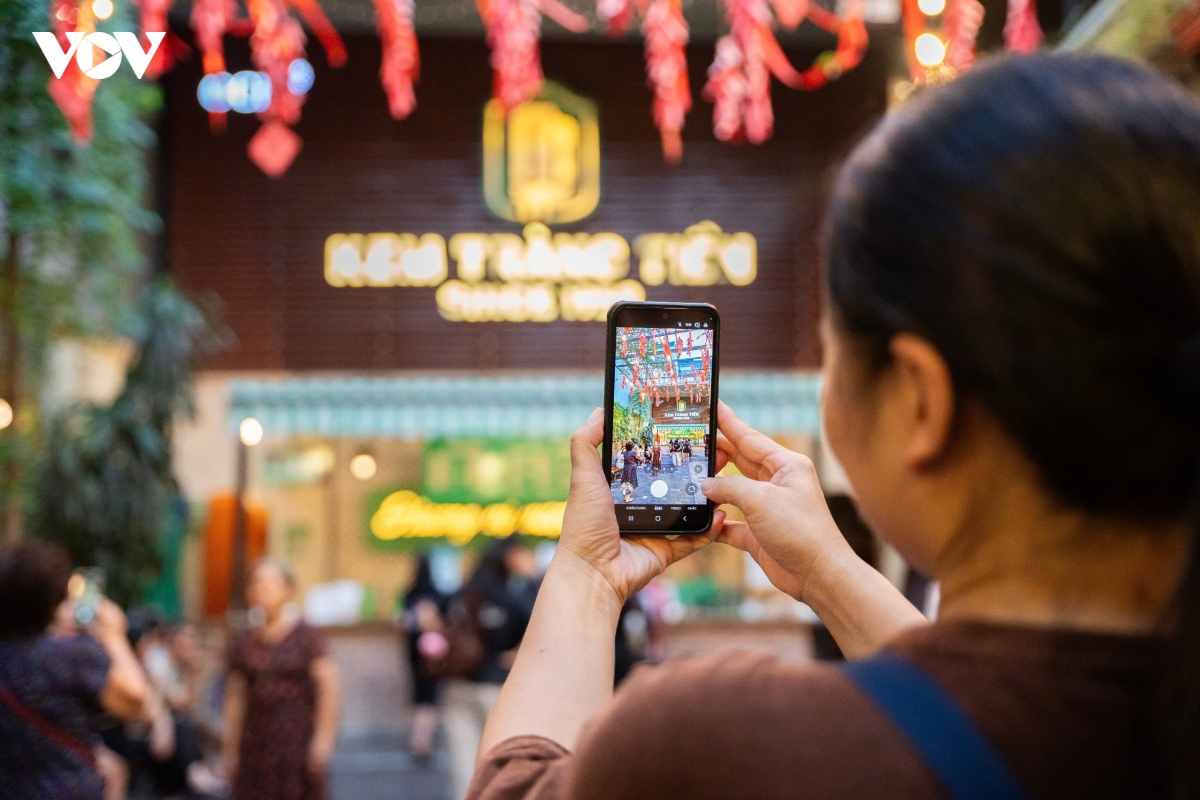 nguoi ha noi tiec nuoi truoc khi kem 35 trang tien se dung ban hinh anh 9