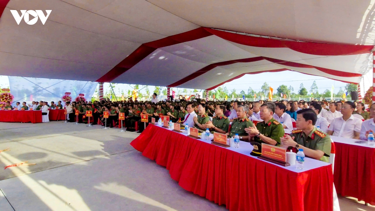 hoc sinh du khai giang trong mau ao linh hinh anh 6