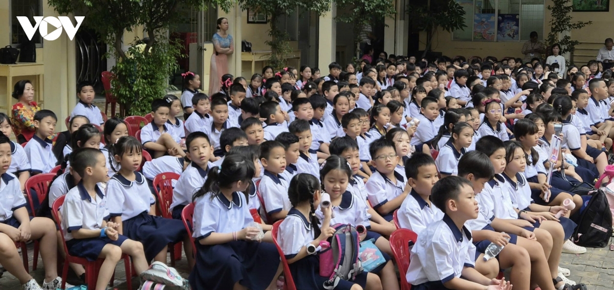Nói “bỏ IELTS” hoặc “không còn xét chứng chỉ ngoại ngữ” là không chính xác