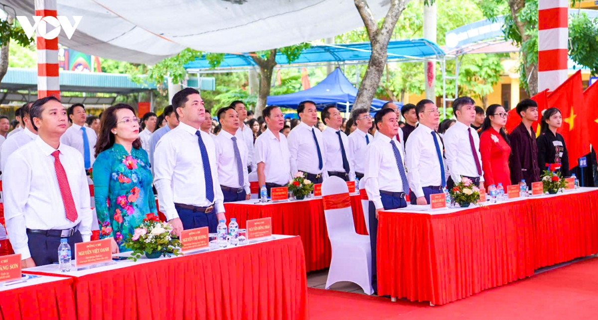 lanh dao Dang, nha nuoc du le khanh thanh diem truong va khai giang nam hoc moi hinh anh 12