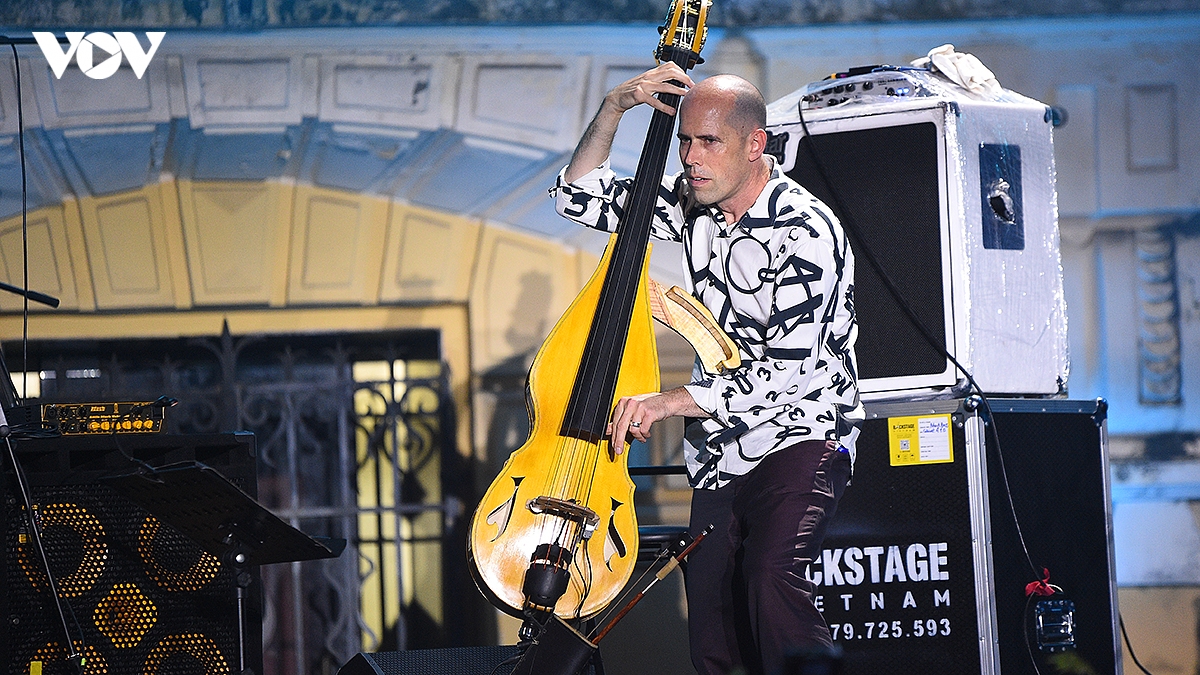 hoa tau jazz khong bien gioi bung no trong dem khai mac hanoi jazztival 2026 hinh anh 8