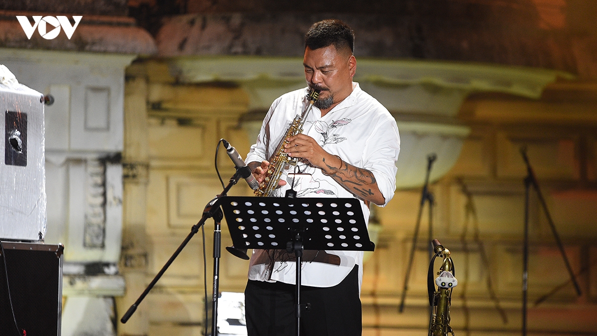 hoa tau jazz khong bien gioi bung no trong dem khai mac hanoi jazztival 2026 hinh anh 12