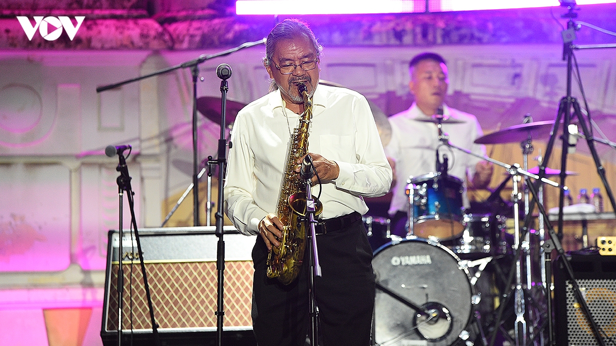 hoa tau jazz khong bien gioi bung no trong dem khai mac hanoi jazztival 2026 hinh anh 6