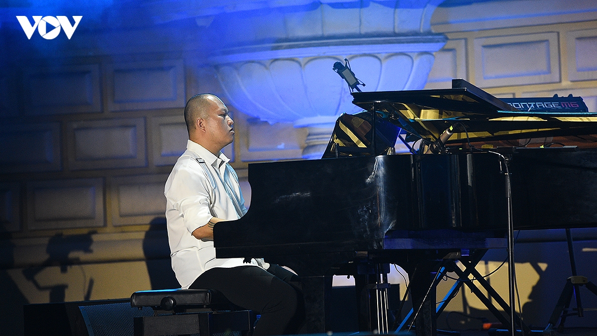 hoa tau jazz khong bien gioi bung no trong dem khai mac hanoi jazztival 2026 hinh anh 5
