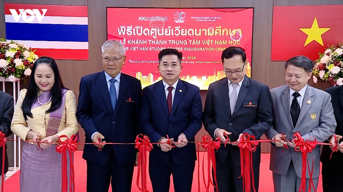 trung tam viet nam hoc tai khon kaen them mot nhip cau viet tren dat thai hinh anh 1
