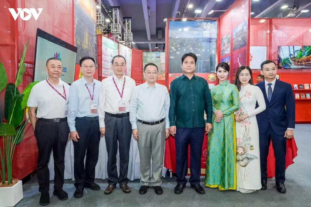 khong gian van hoa - du lich viet nam tai trien lam sach o quang chau hinh anh 1