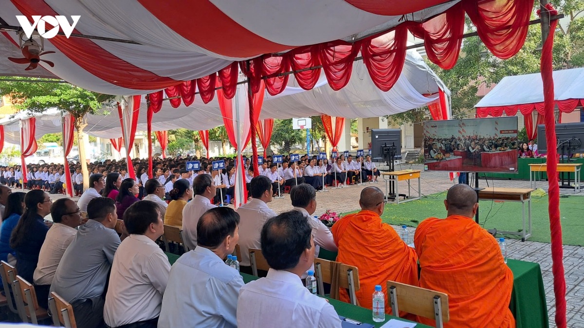 hoc sinh ca nuoc han hoan trong le khai giang nam hoc moi 2026-2027 hinh anh 151