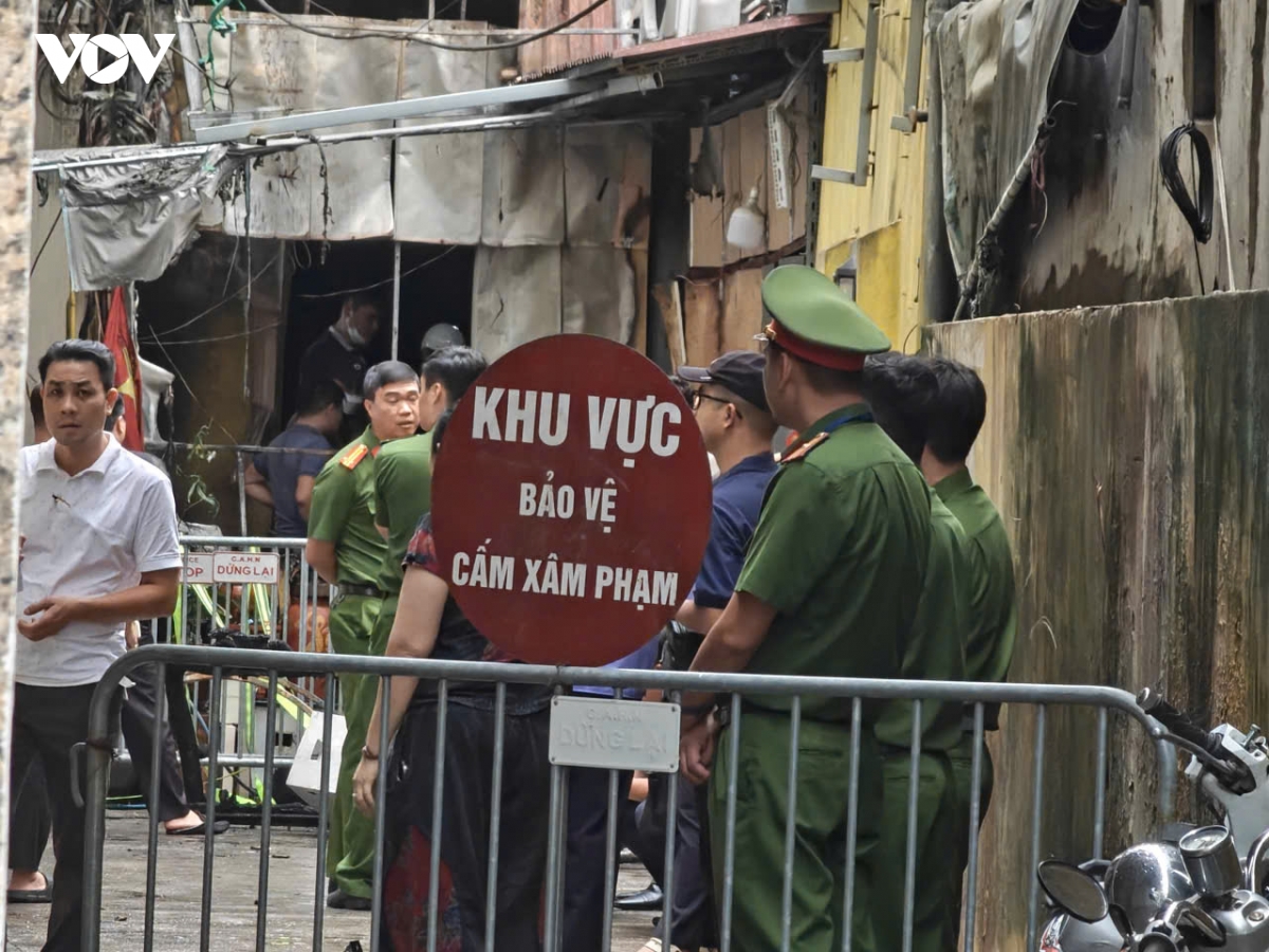 nhan chung ke khoanh khac bac thang cuu 2 me con trong vu chay o tay ho, ha noi hinh anh 2