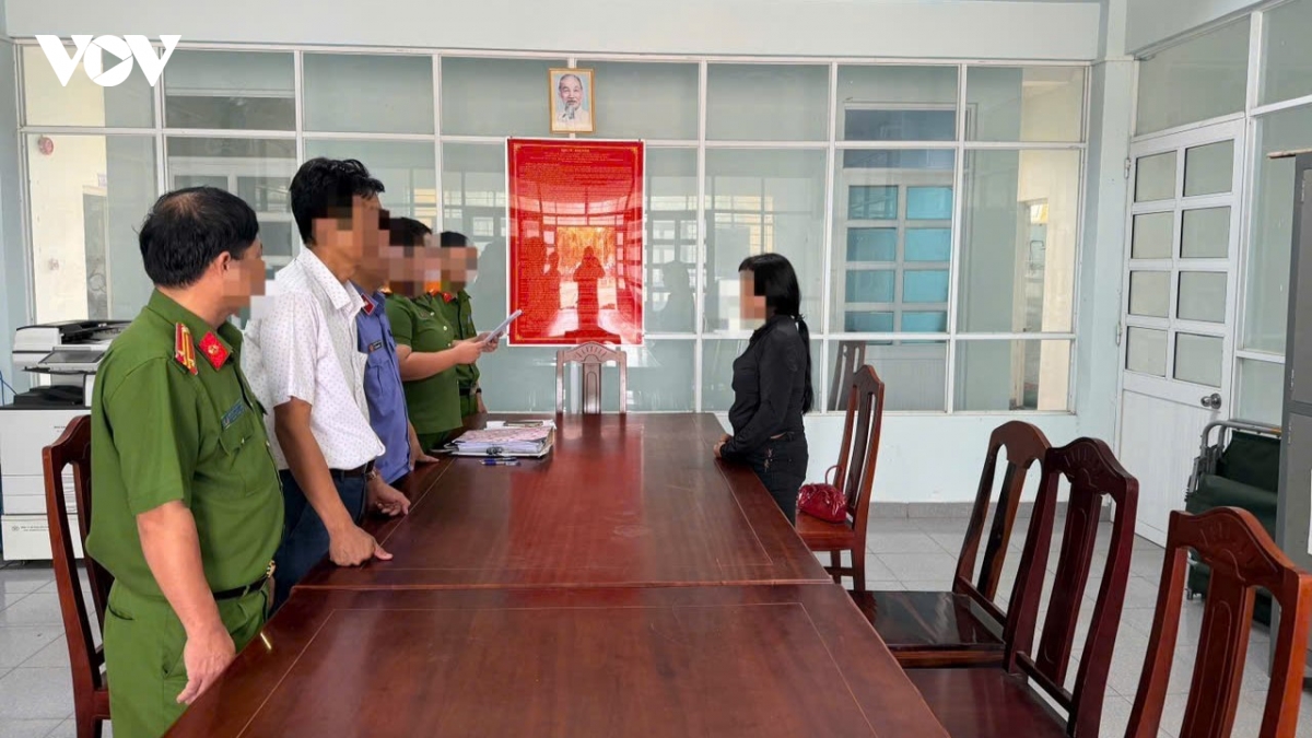 cong an lam Dong kham xet trung tam y te khu vuc ham tan hinh anh 1