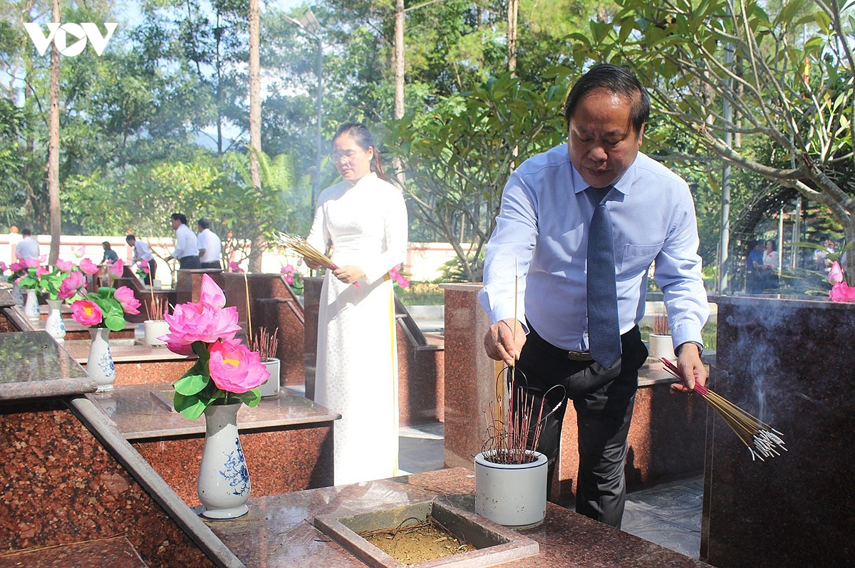 than uyen lan toa ban sac van hoa trong dip tet Doc lap hinh anh 1