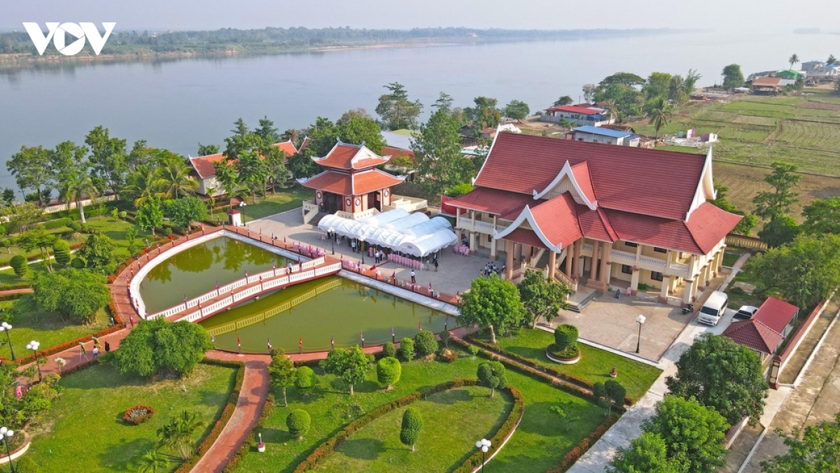 nghe lam banh gai cua nguoi viet tai lao hinh anh 1