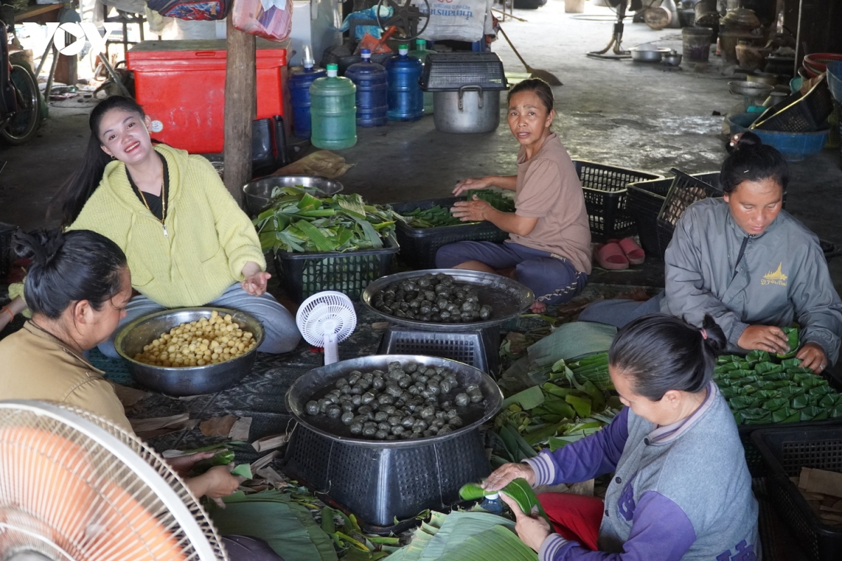 nghe lam banh gai cua nguoi viet tai lao hinh anh 7
