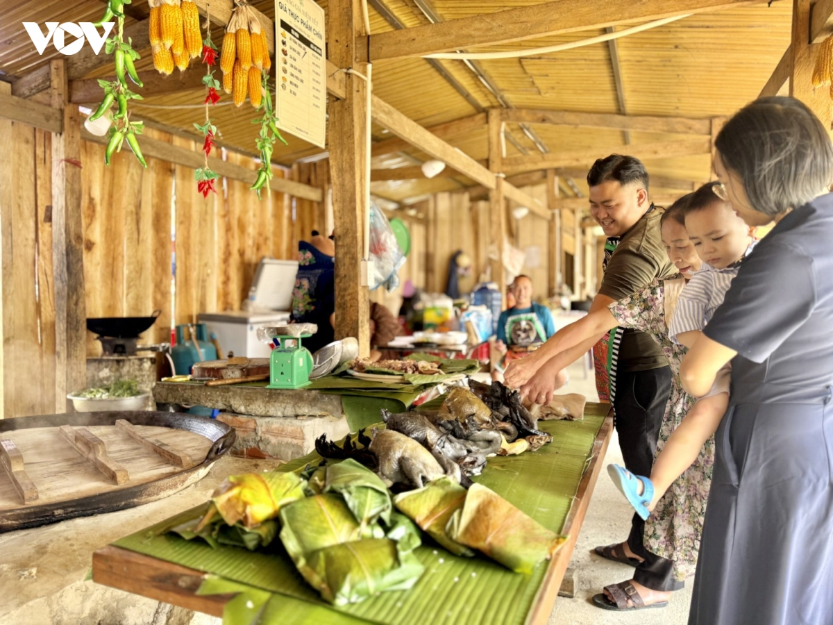 son la danh thuc nguon luc van hoa lam du lich tu van hoa ban hinh anh 4