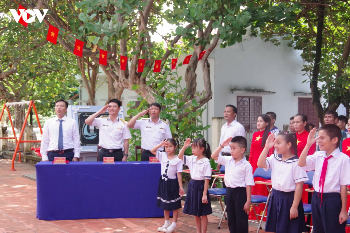 Rộn ràng khai trường từ biên giới Tây Nguyên đến biển đảo Trường Sa