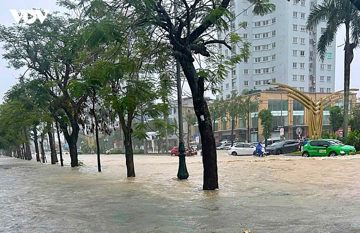 mua xoi xa, nhieu tuyen duong do thi vinh o nghe an ngap sau ca met hinh anh 8
