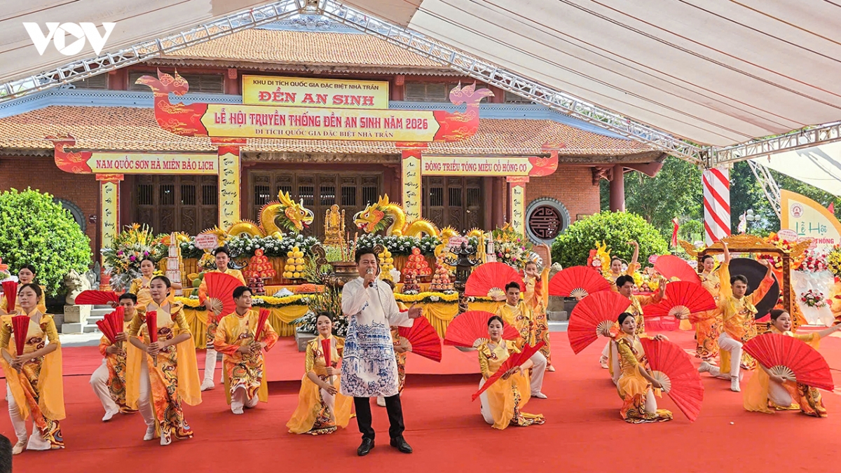 le hoi den an sinh quang ninh tim ve di san noi que goc nha tran hinh anh 1