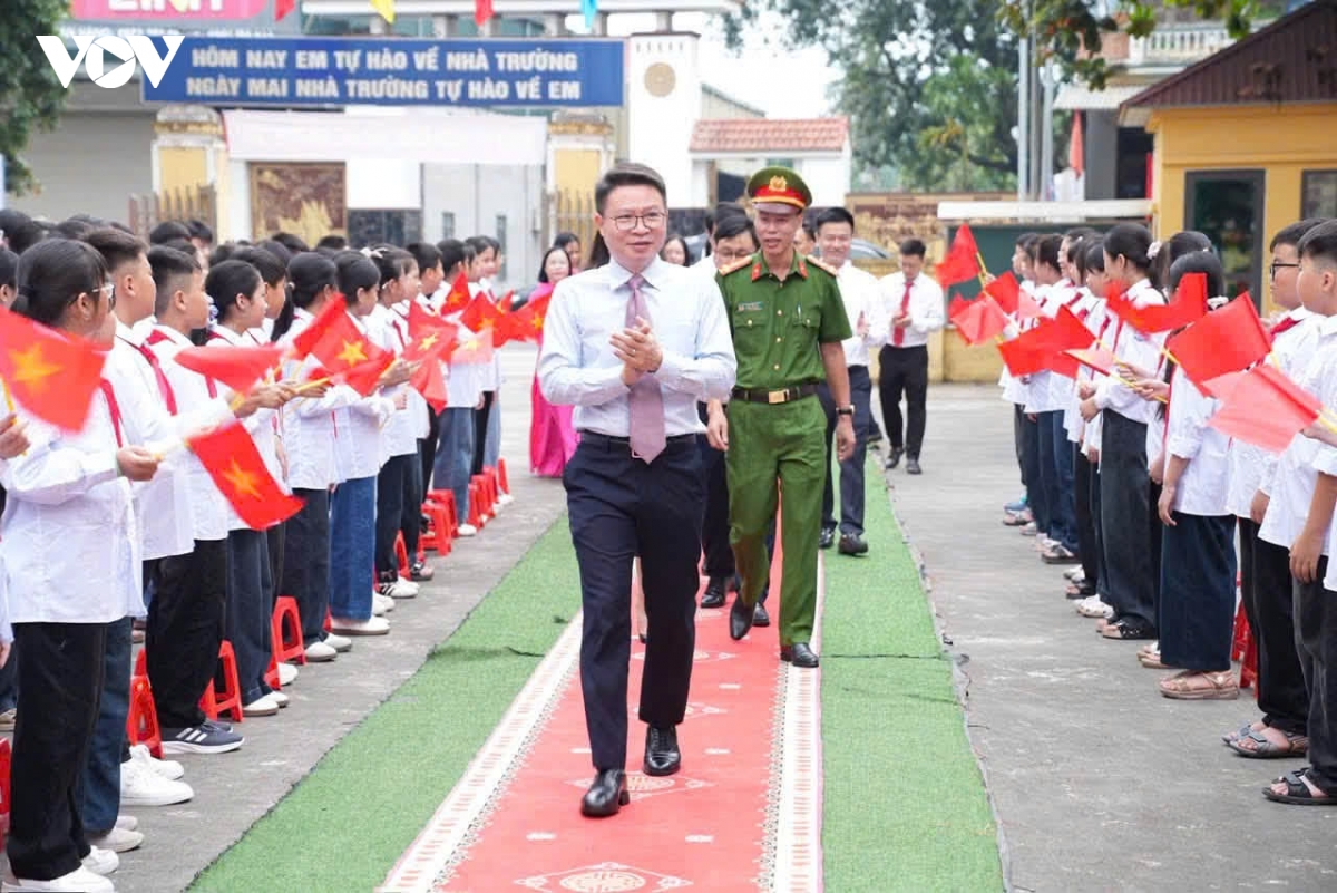 hoc sinh ca nuoc han hoan trong le khai giang nam hoc moi 2026-2027 hinh anh 259