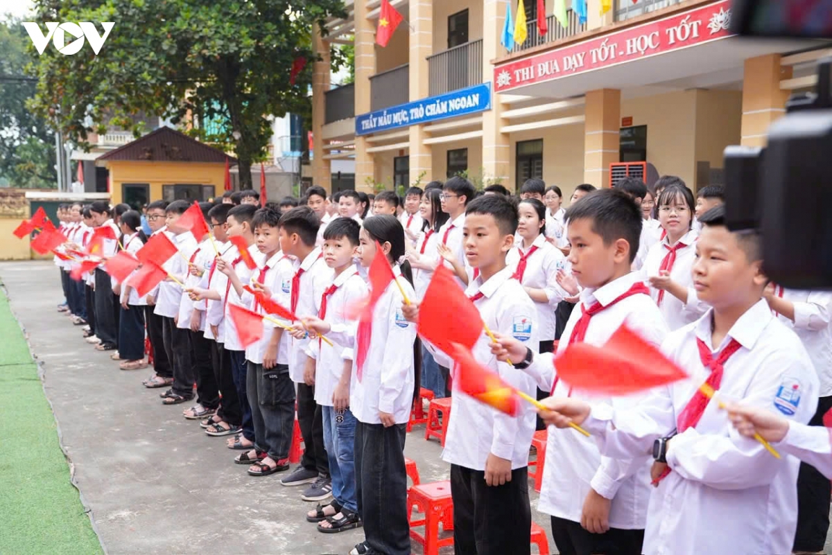 hoc sinh ca nuoc han hoan trong le khai giang nam hoc moi 2026-2027 hinh anh 261