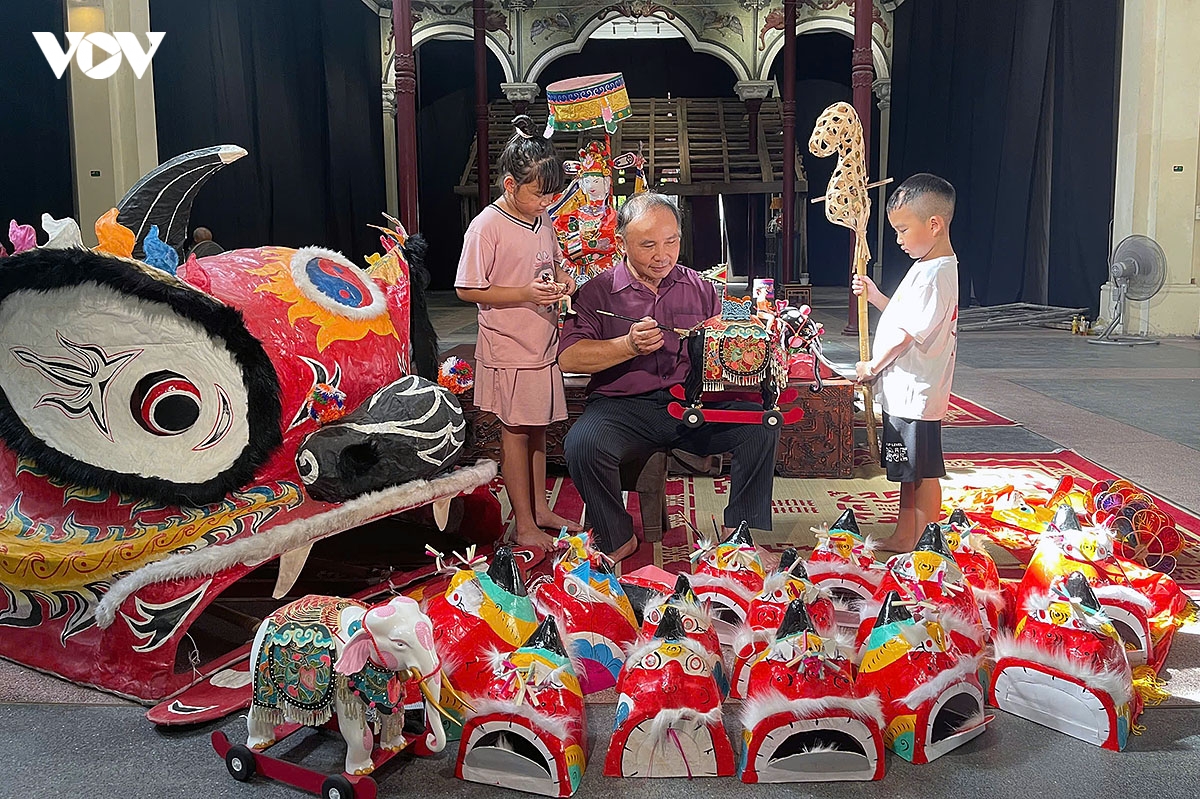 tai hien tet trung thu truyen thong tren pho co ha noi va quanh ho hoan kiem hinh anh 1